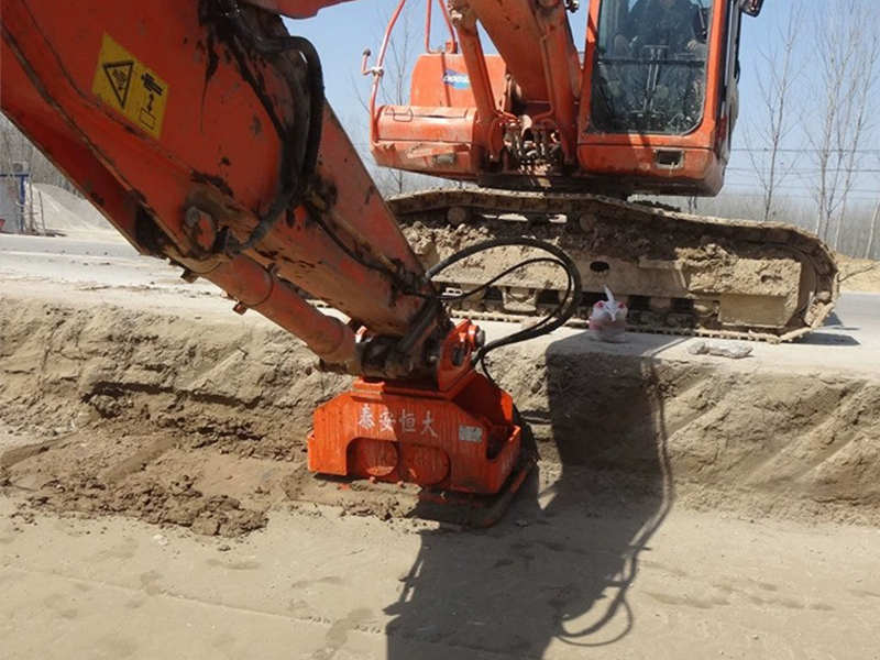 挖掘機(jī)振動夯實機(jī) 挖掘機(jī)振動夯實機(jī)
